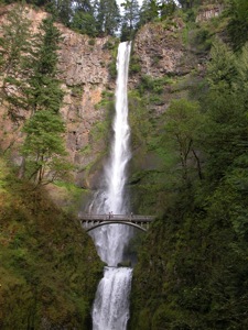 Oregon's 620' Multnomah Falls